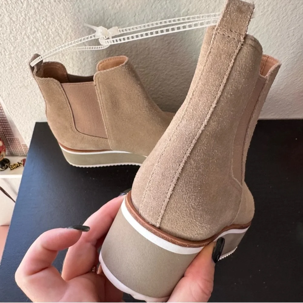 NWN ANTONIO MELANI Brexton Suede Wedge Booties Sz 9 (no original box)